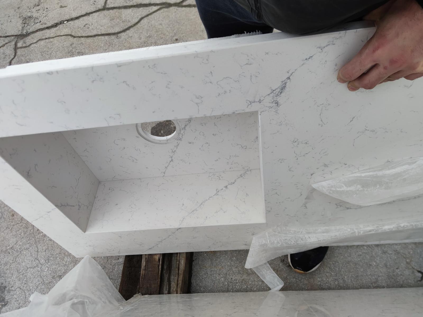 Lavoar sculptat din quartz alb